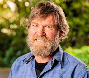 headshot of John Dilles